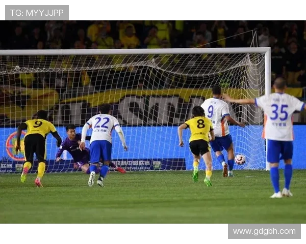 河南与申花首发对决 外援争锋古斯塔沃登场